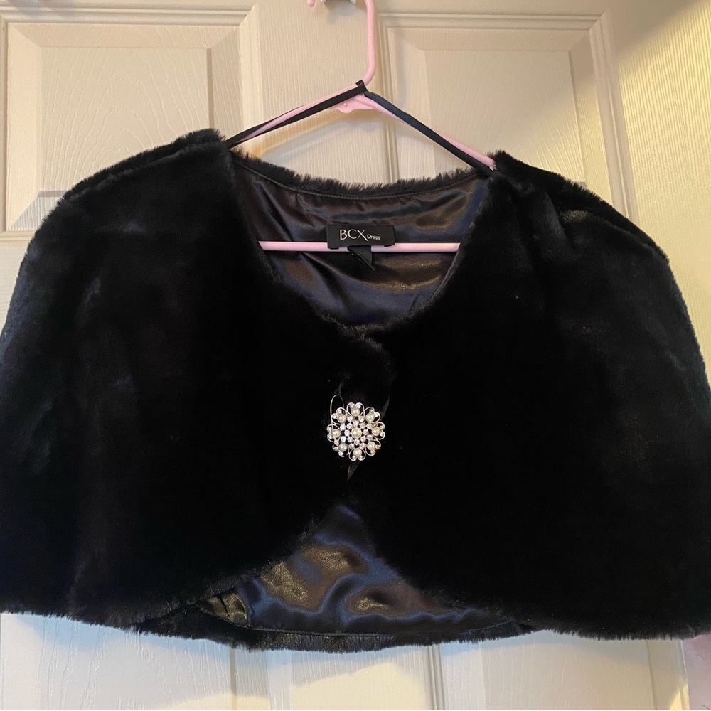 Women’s Faux Fur Shrug